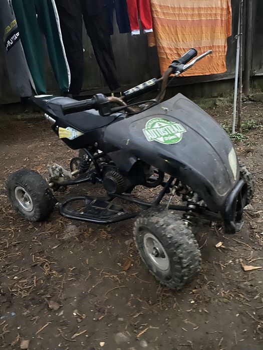Vand atv 49cc 2 timpi pentru copii este delimitat si prinde 50kmh