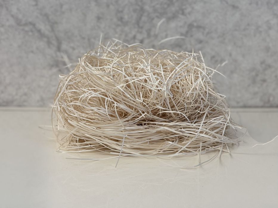 Бумажная стружка наполнитель для упаковки подарков. Красный синий черн