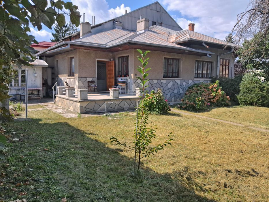 Casă 2 camere + teren 303m² | zonă liniștită | toate utilitatile
