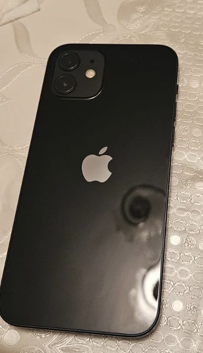 Продам.      Iphone 12.      В      Хорошем     Состояниии