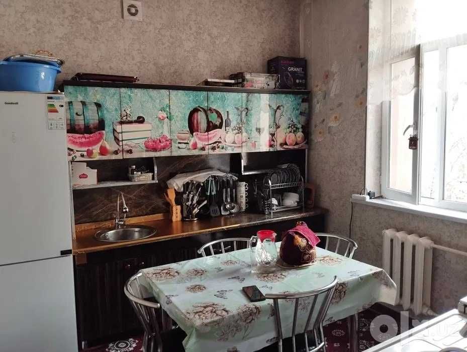 "Вторичка Яккасарай возле аскии 98м2 Продаётся "