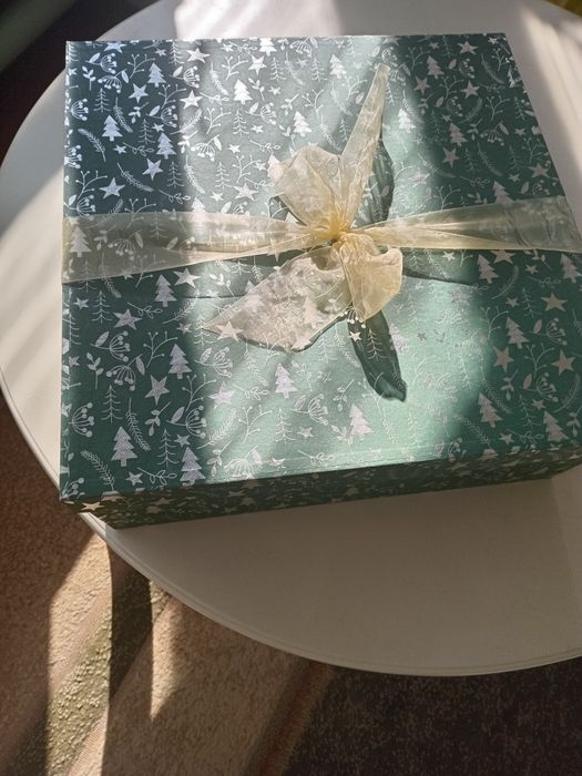 Подарочная коробка