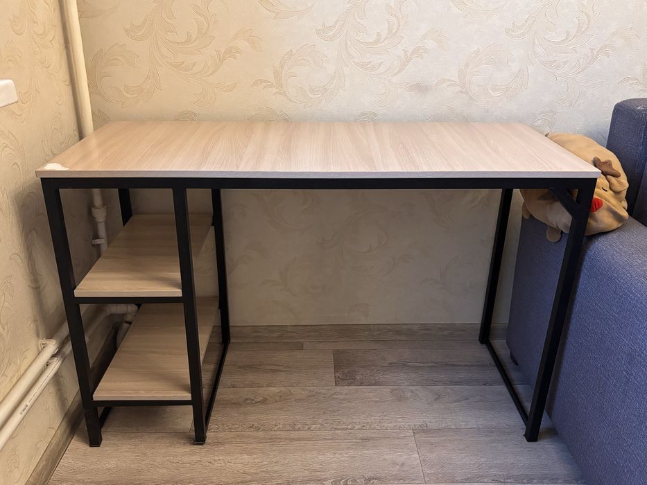 продается стол деревянный