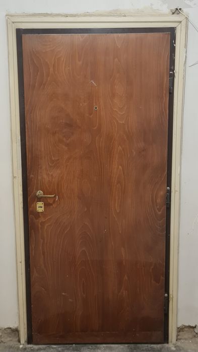 Входна врата блиндирана