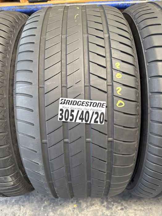 305/40/20 - 275/45/20 Bridgestone RSC 110Y