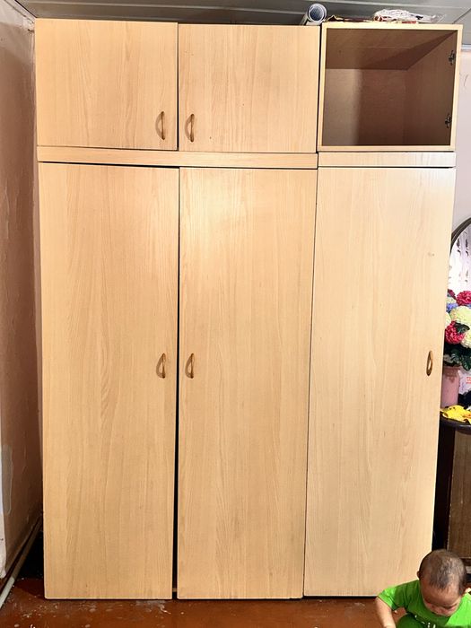 Срочно продам шкафы
