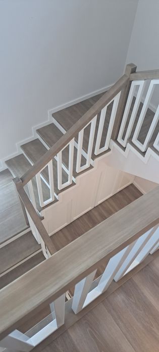 Scari interioare din lemn