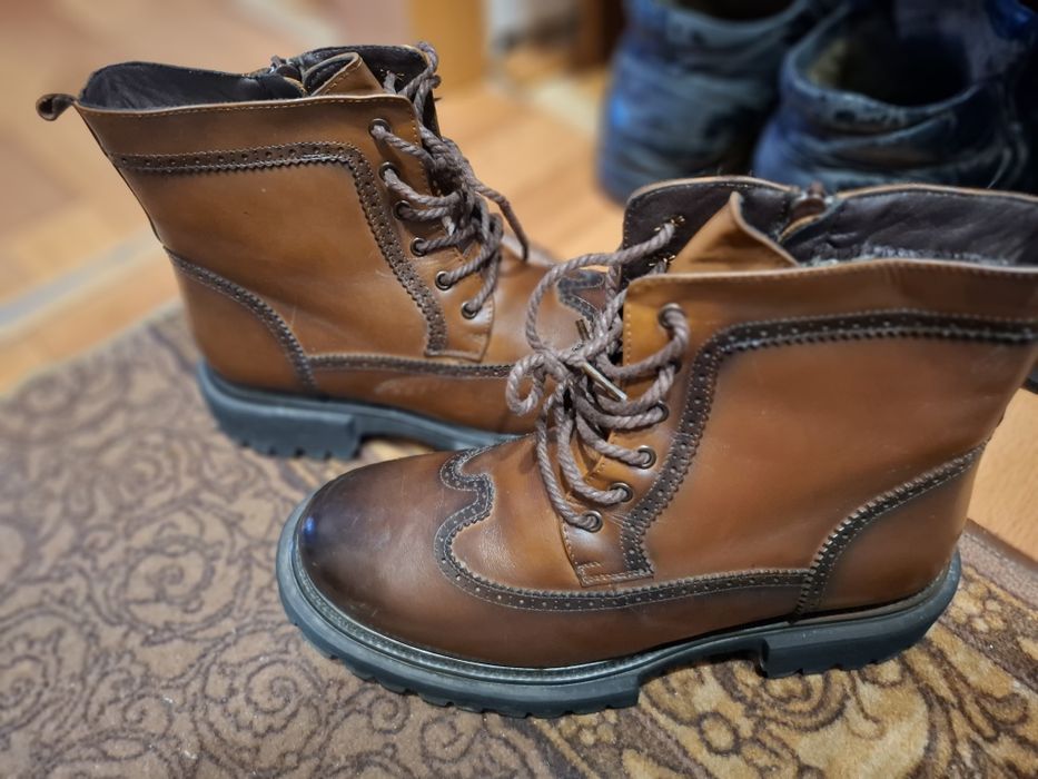 Продам ботинки женские