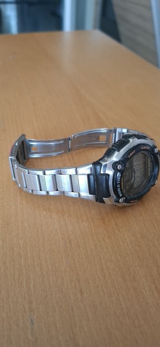 Часовник CASIO AE-2000W