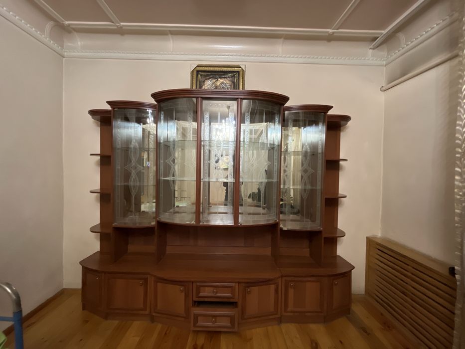 Сервант, торг уместен.