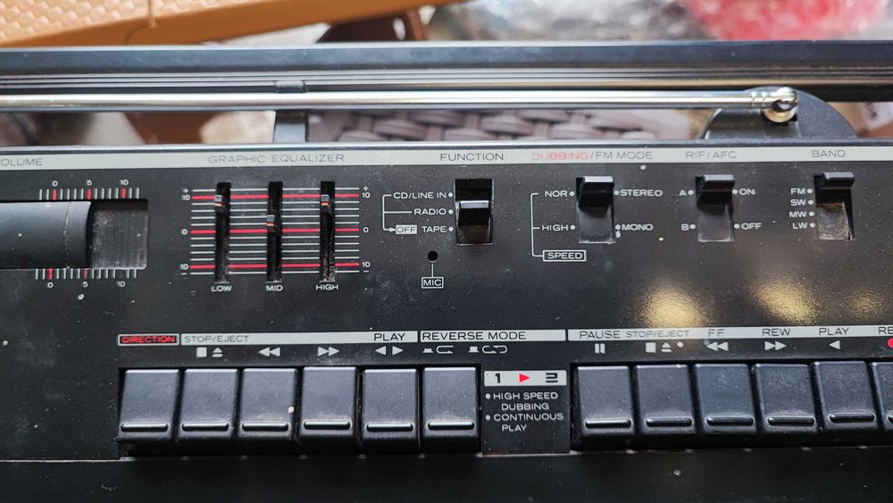 Касетофон Hitachi TRK 350E