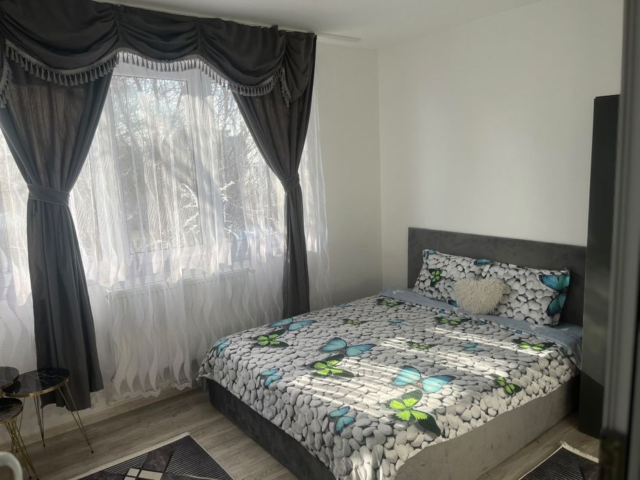 Inchiriez apartament 3 camere sezonier Mangalia