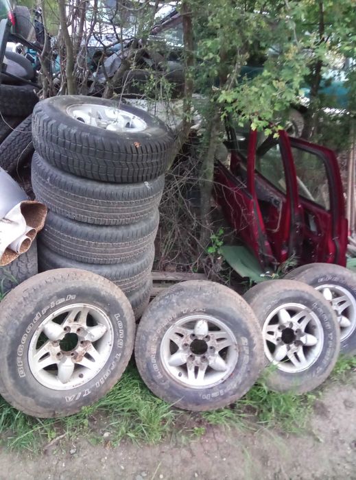 Нисан Терано на части.