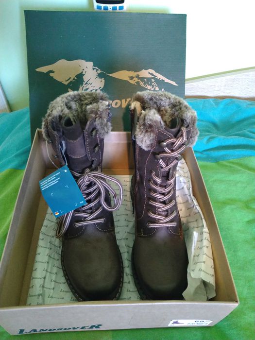 Нови, топли,дамски ботушки