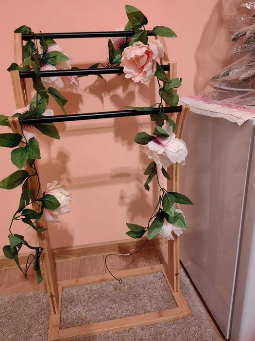 ghirlanda din bujori artificiali