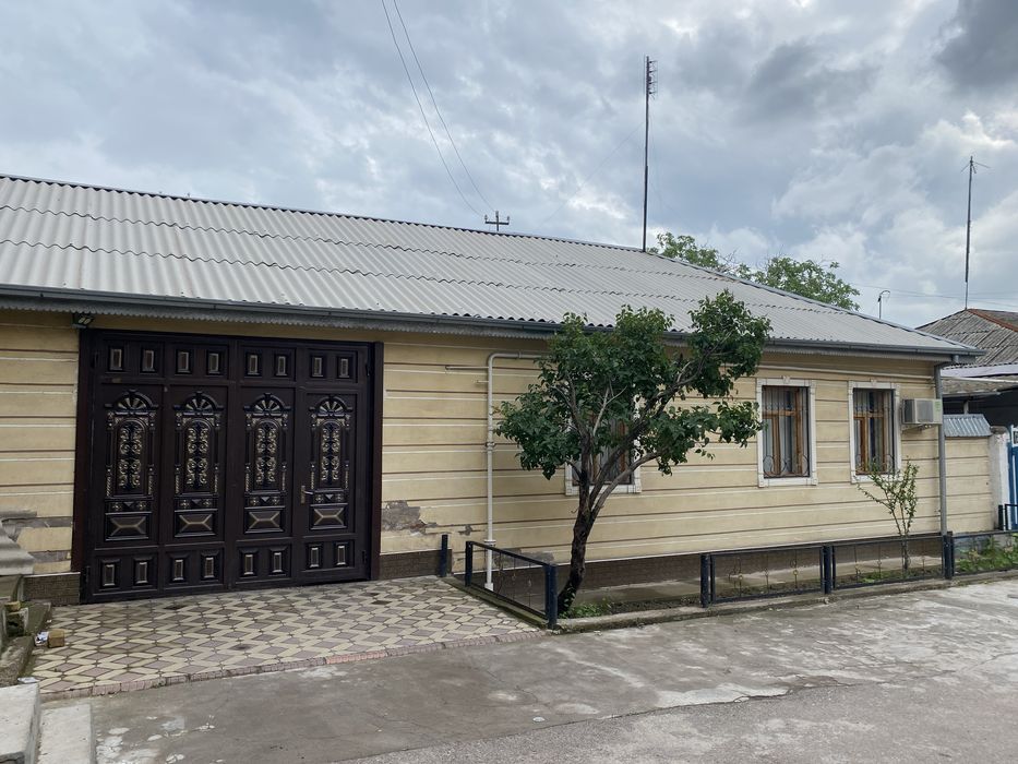 Nurafshon shaxar markazda uy.Toytepa centrda uy