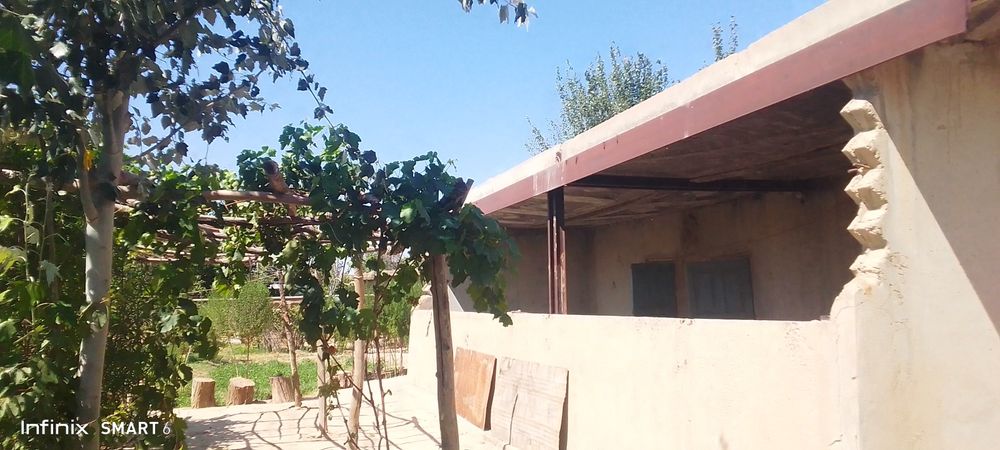 16 sotix yer sotiladi