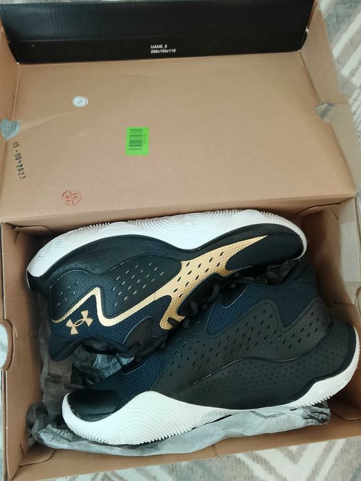 Маратонки under armour