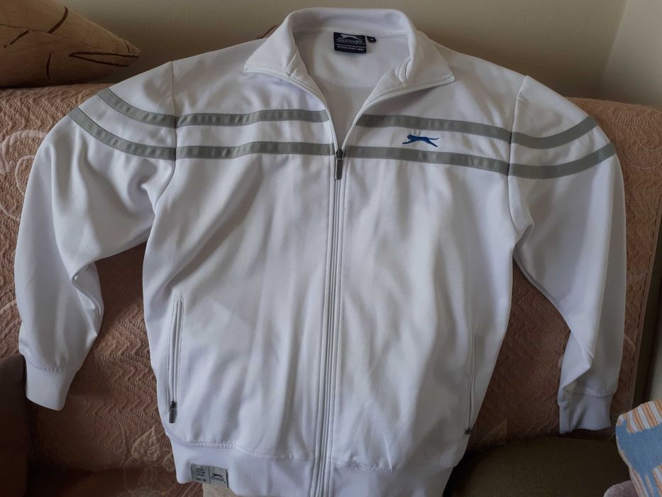 Срортна връхна дреха