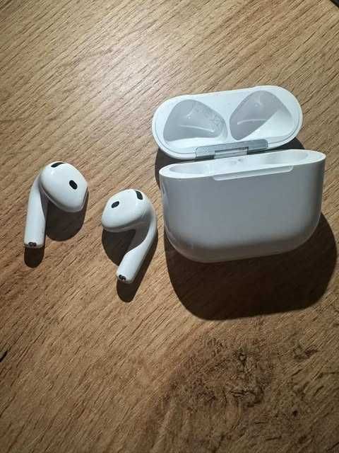 Слушалки Apple AirPods 4, Active Noise Cancellation