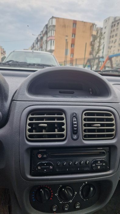 Vând Renault clio
