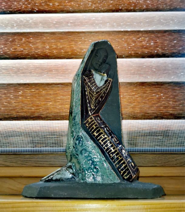 Антикварна керамика фигура скулптура Дева Мария подписана уникална