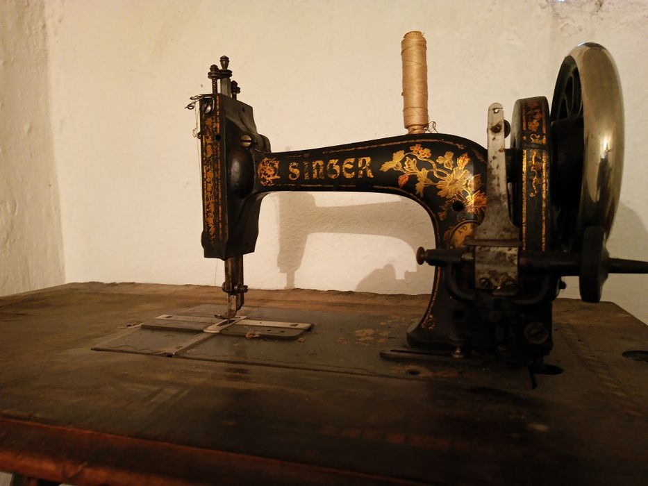 Mașină de cusut manuală Zinger – stare bună