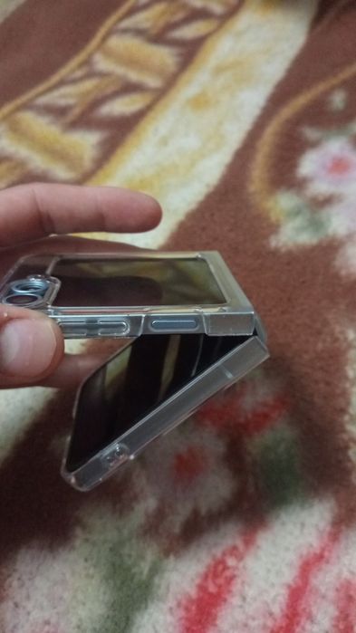 Продам Samsung galaxy Z flip 6