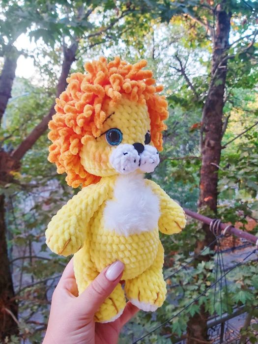 Вязаный плюшевый Львёночек