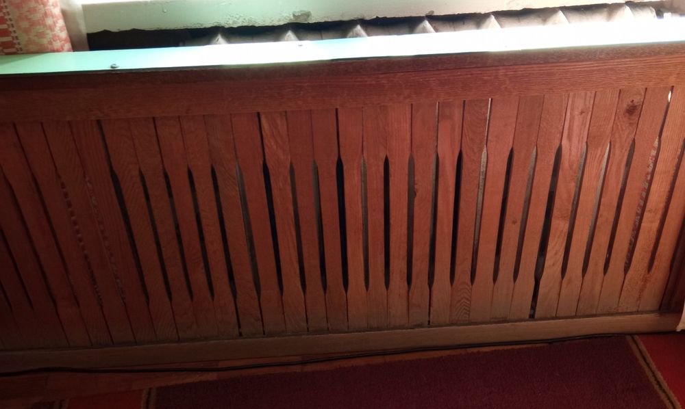 Деревянная декоративная решетка экран радиатора