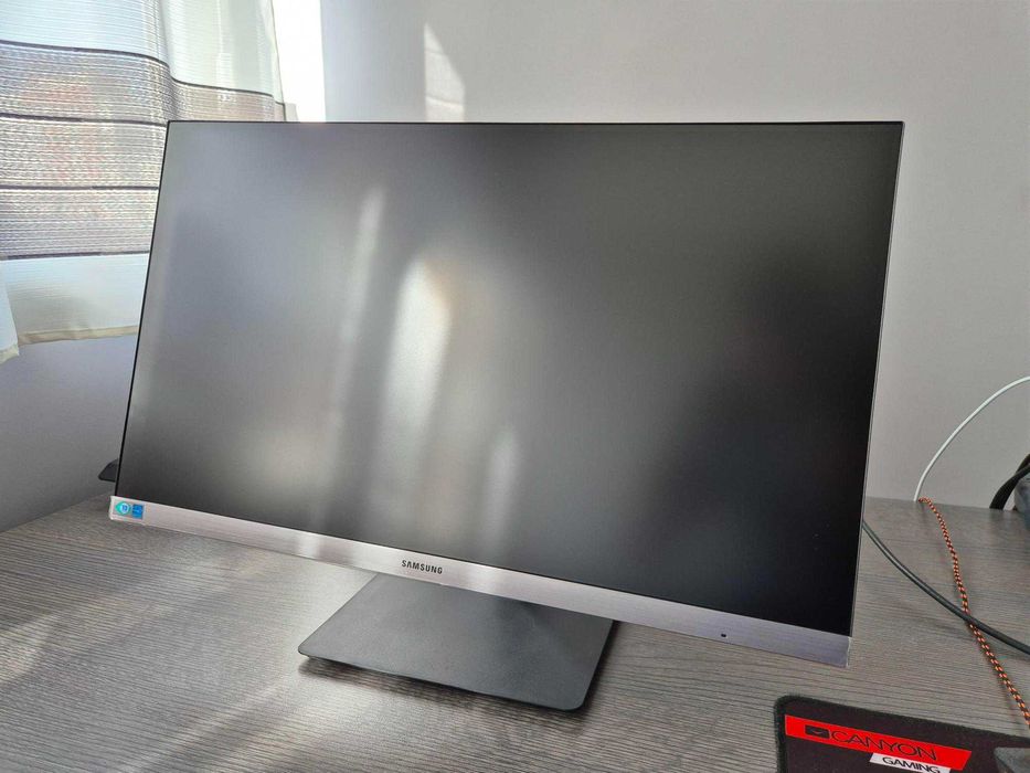 Монитор Samsung 24" FullHD IPS 75Hz модел F24T650 в отлично състояние