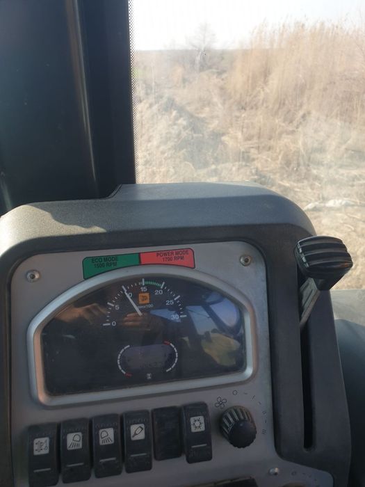 Экскаватор погрузчик JCB.