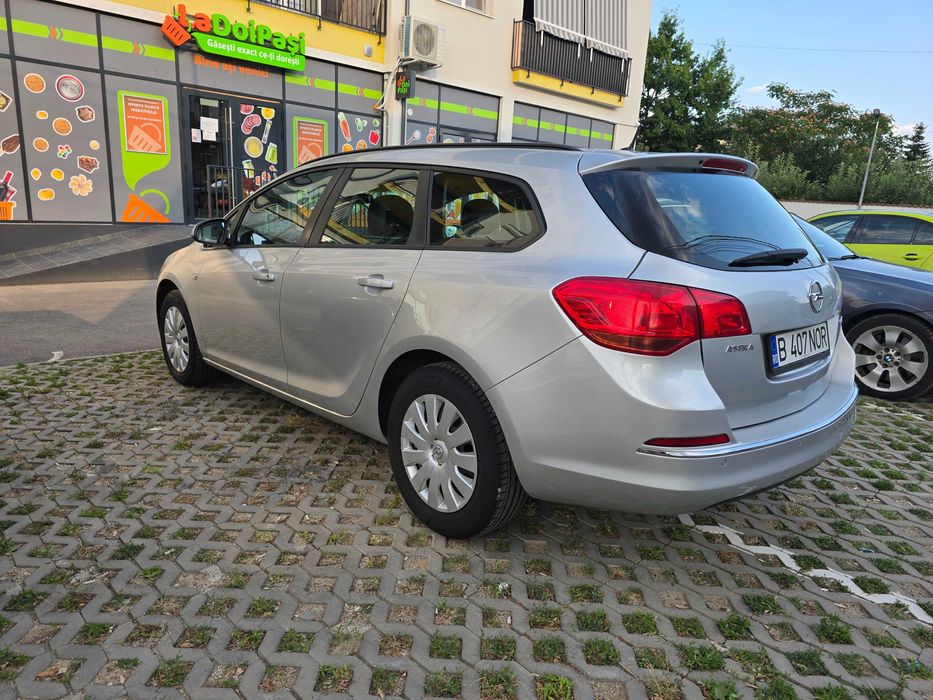 Opel Astra J Sports Tourer 2015 1.6 diesel  | Stare  buna |  2 seturi Anvelope + 2 seturi Jante Incluse | Carplay Android  |