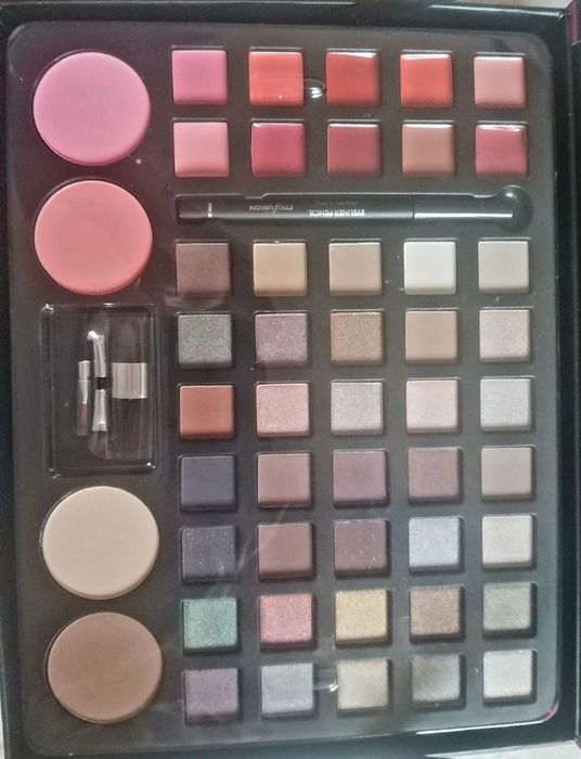 Trusa profesionala de machiaj