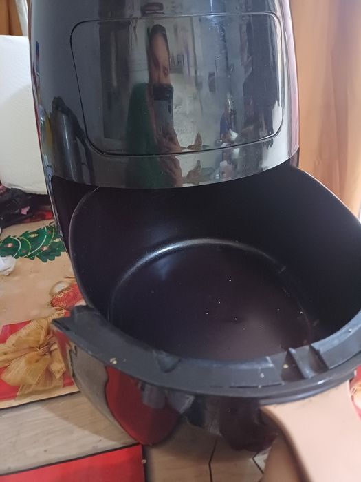 Vând friteuza pe curent