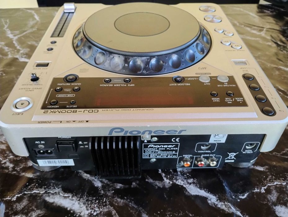 Pioner CDJ-800MK2 audio dj mixer