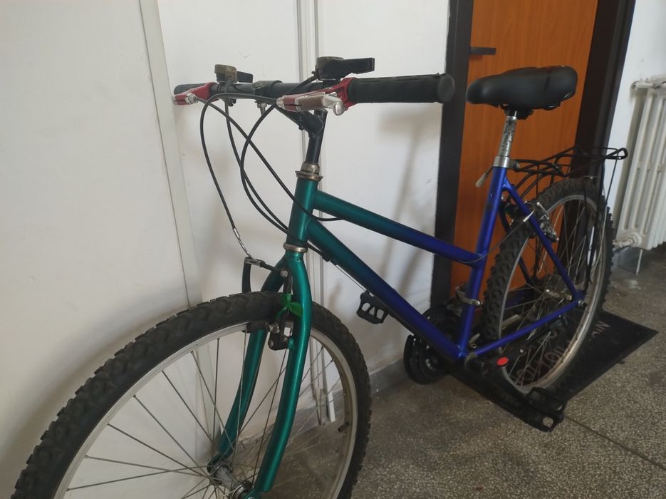 Vand bicicleta cu roti de 26