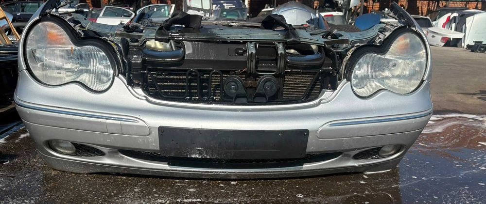 Fata completa Mercedes-Benz C-class W203  2007 cu radiatoare , trager , bara , faruri , proiectoare