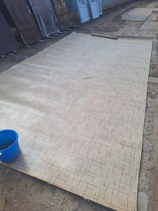 Продам линолеум в хорошем состоянии