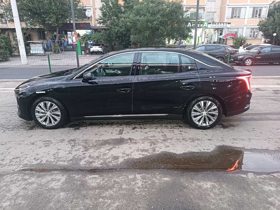 Продам свою машину HONGQI EQM5