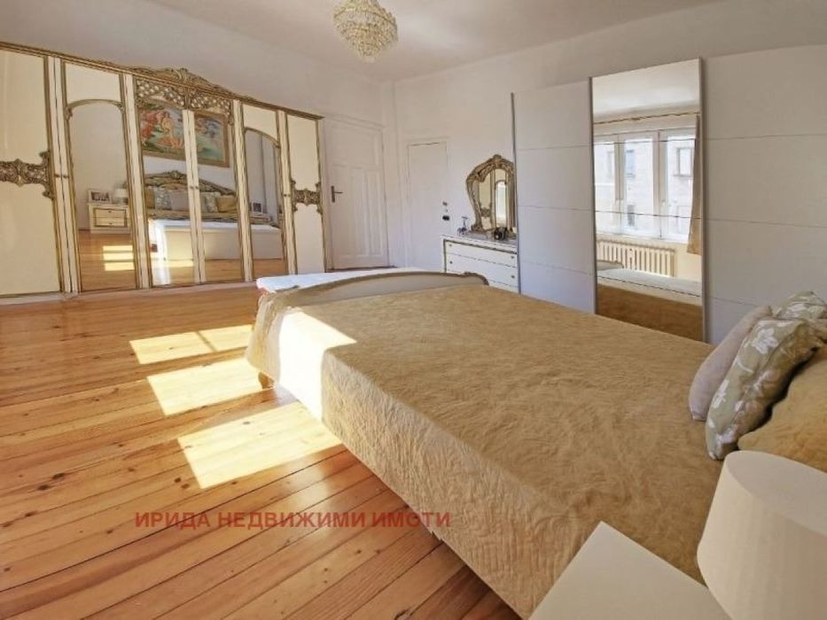 Продава се Тристаен апартамент в София, Център - 110 кв.м за 3014 €/кв.м - Снимка #11