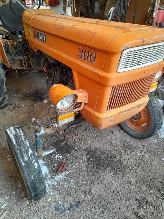 Vând tractoare fiat 300 si mitubishi