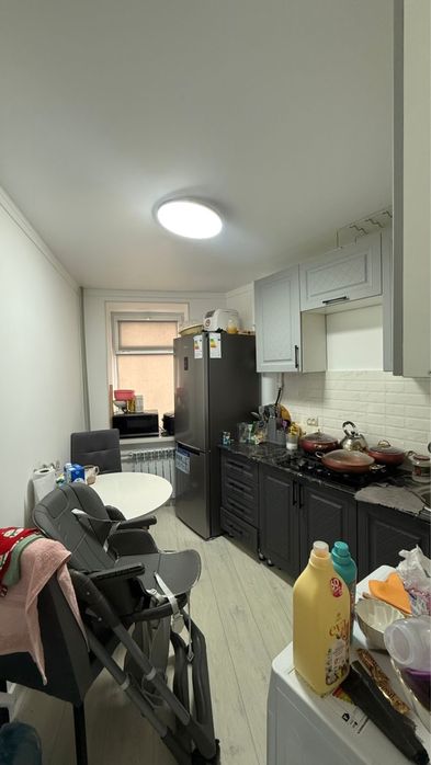 орталықтан керемет жөндеуі бар 2 бөлмелі пәтер