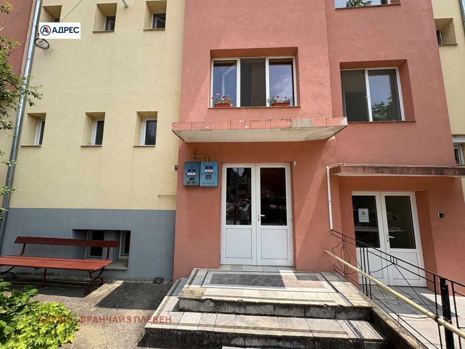 Продава се Тристаен апартамент в Мездра - 120 кв.м за 850 €/кв.м - Снимка #1