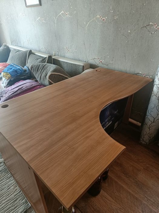 Продам стол компьютерный