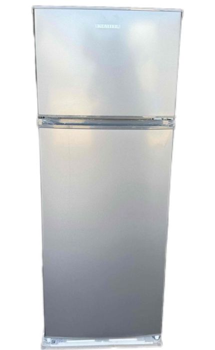 Холодильник новый с коробкой стоит