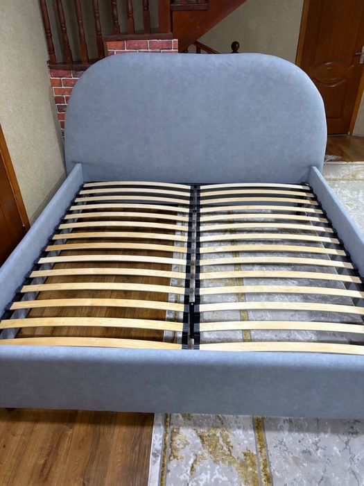 Кровать двухспальная в наличии, диван мебель на заказ