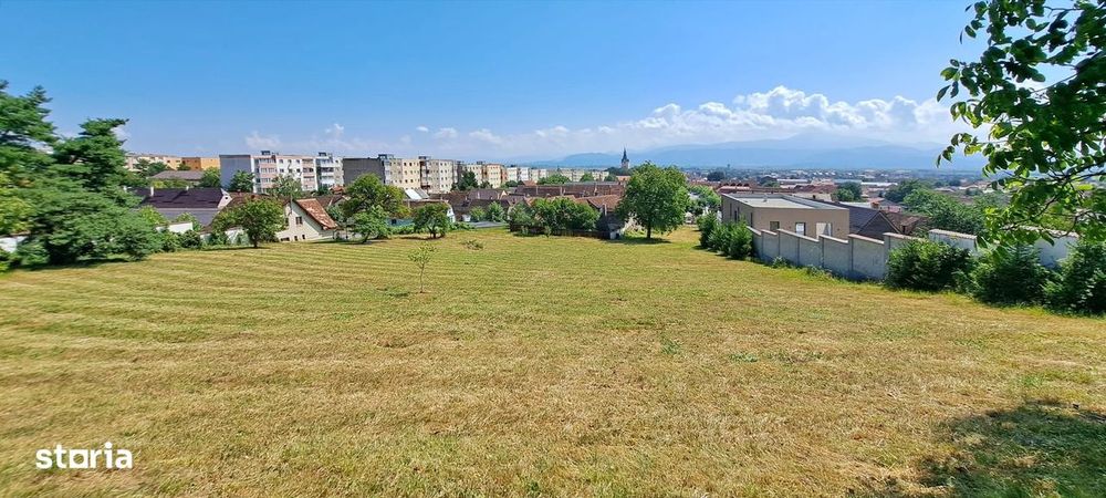 Proprietate superba teren, cladire cu opt garaje si gard zidit