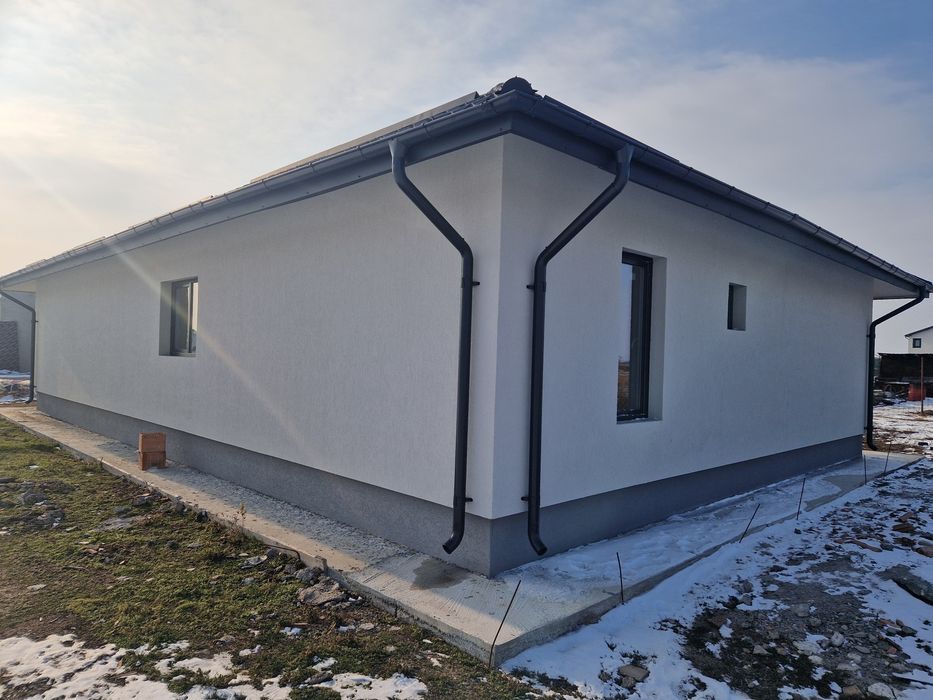 Casă parter 3 dormitoare la cheie Dragomirești Vale