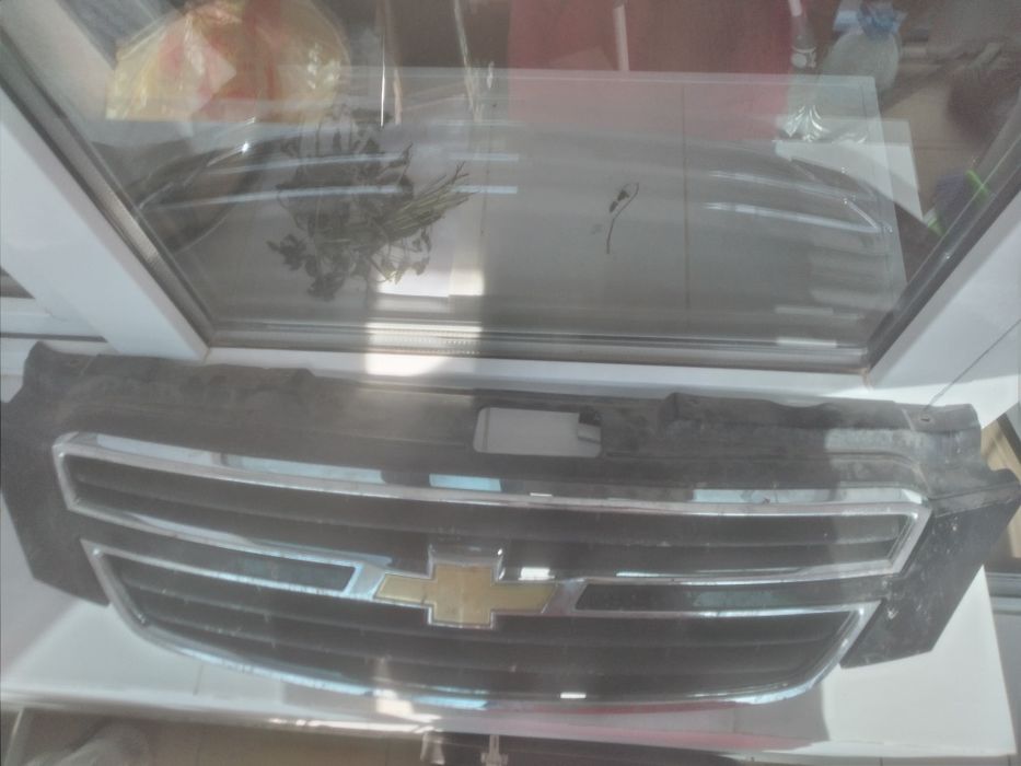 Решетка радиатор лассети